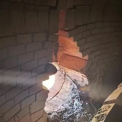 Applicering av Corundum Mullite Castable vid nödreparation av viktiga delar a...